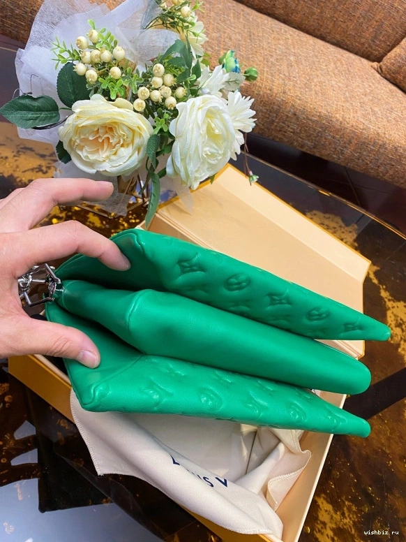 WIS LOUIS PM VUITTON COUSSIN 0128